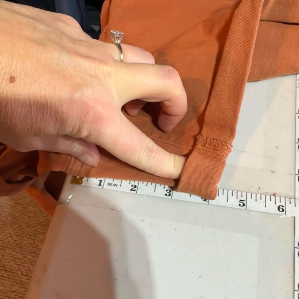 NWT Universal Thread Hi Rise Midi Smooth & Sculpts Shorts Size 6 4” burnt orange - Picture 10 of 10